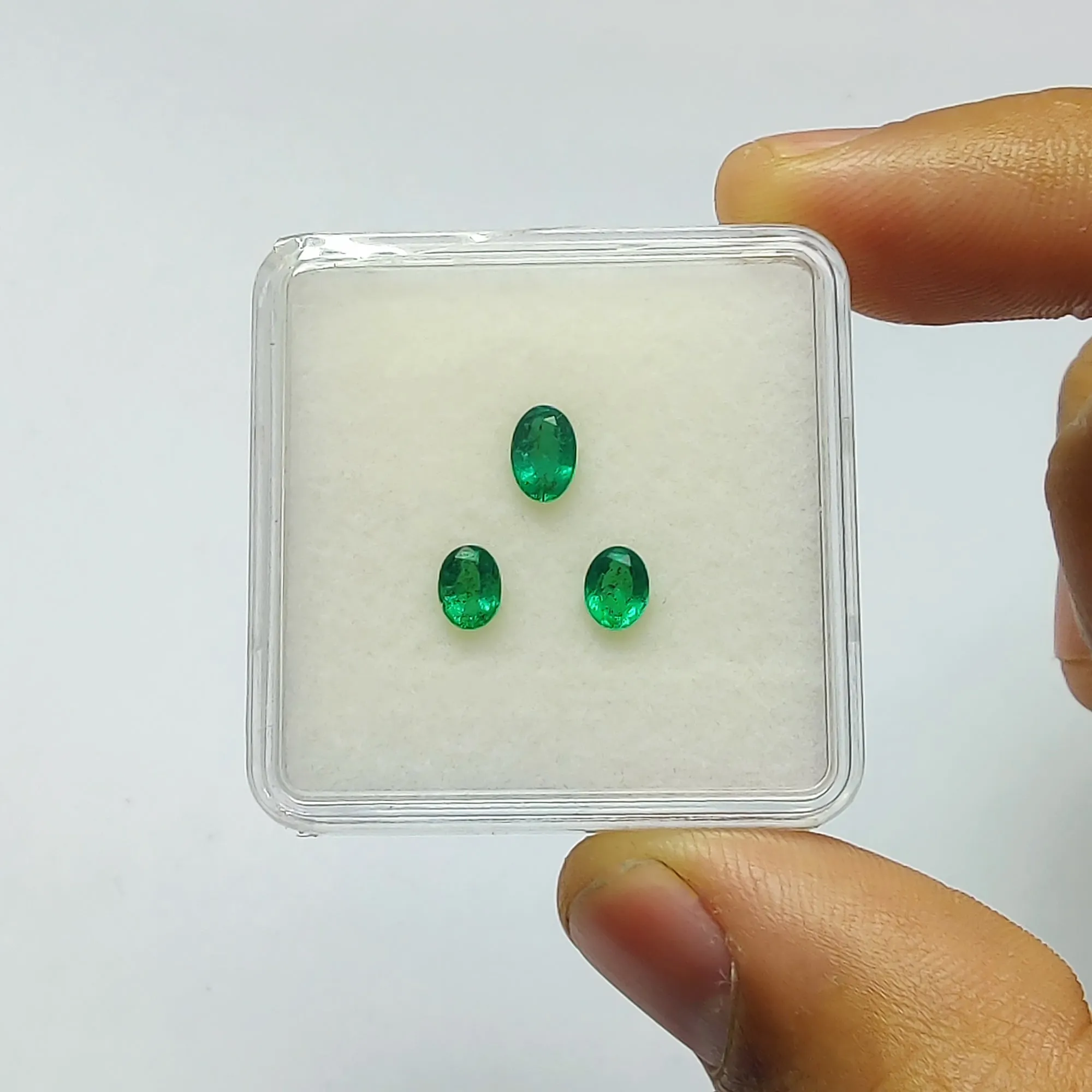 Emerald Gemstone Normal Cut : 1.00cts Natural Untreated Unheated Green Emerald Oval Shape 5*4mm - 6*4mm 3pcs Set