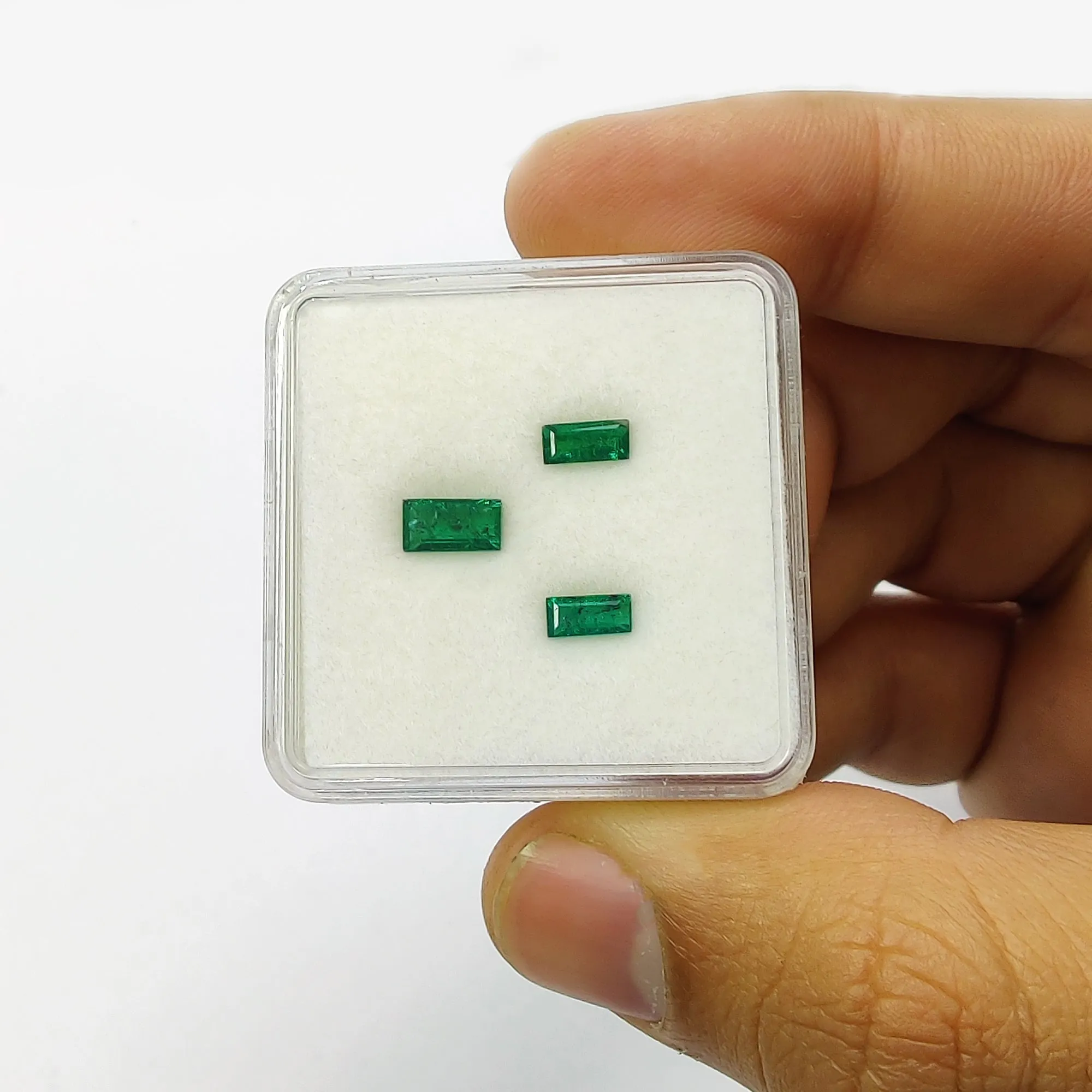 Emerald Gemstone Normal Cut : 1.25cts Natural Untreated Unheated Green Emerald Cushion Shape 6*3mm - 7*4mm 3pcs Set