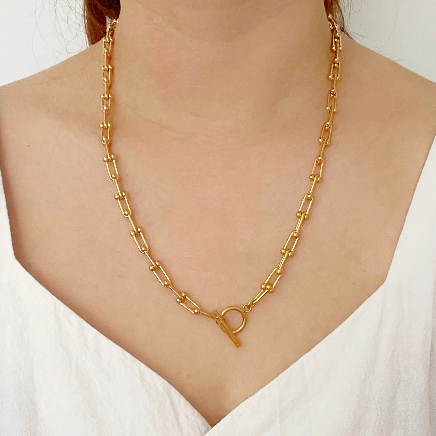 U Chain Toggle Hardware Necklace - Gold